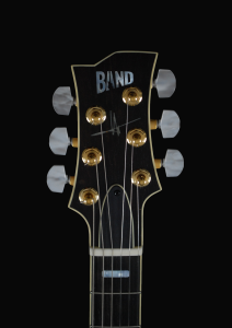 FF Black Headstock Recht voor Witte achtergrond