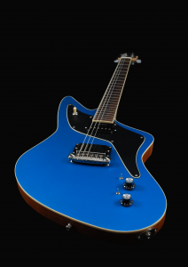 FF Blue Vooraanzicht schuin Witte Achtergrond